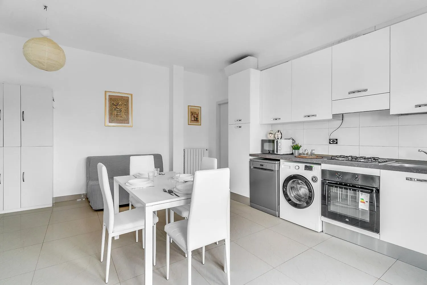 Rog27-Large Apartment With Transport Close To Home- Milán 0*,  Itálie
