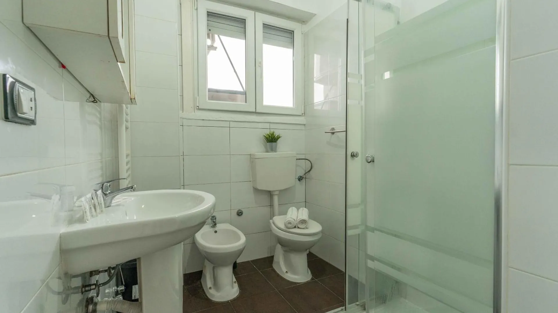 Rog27-Large Apartment With Transport Close To Home- Milán